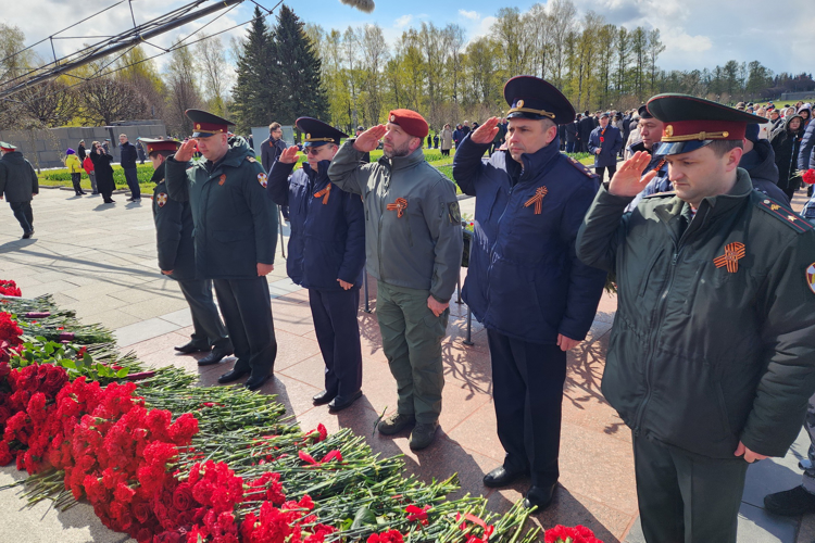 В Санкт-Петербурге представители Росгвардии почтили память погибших жителей и защитников Ленинграда