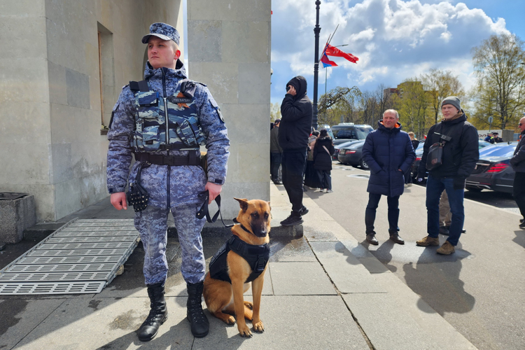 В Санкт-Петербурге представители Росгвардии почтили память погибших жителей и защитников Ленинграда