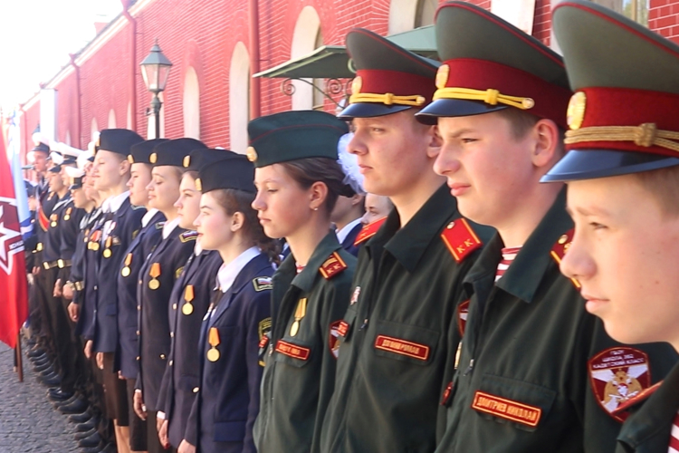 В Санкт-Петербурге кадеты Росгвардии приняли участие в общегородском строевом смотре кадетских классов