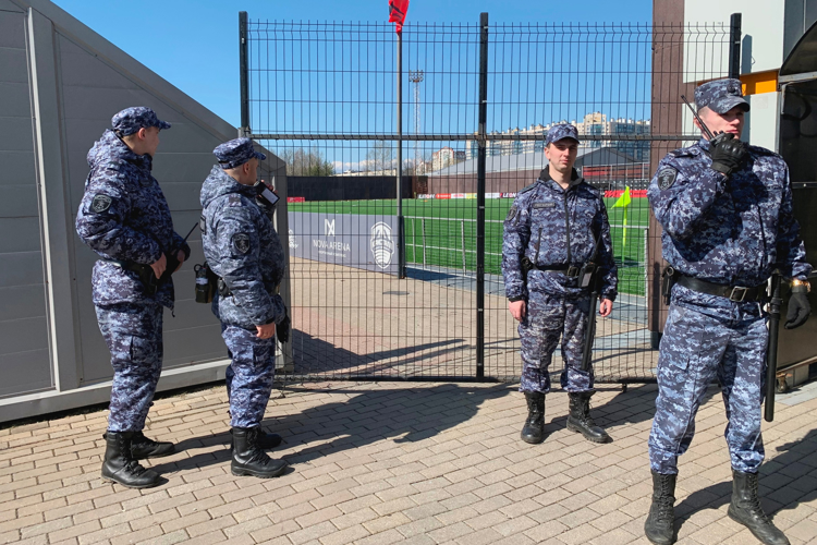 Сотрудники Росгвардии приняли участие в охране правопорядка на футбольном матче «Динамо - СПб» - «Звезда - СПб»
