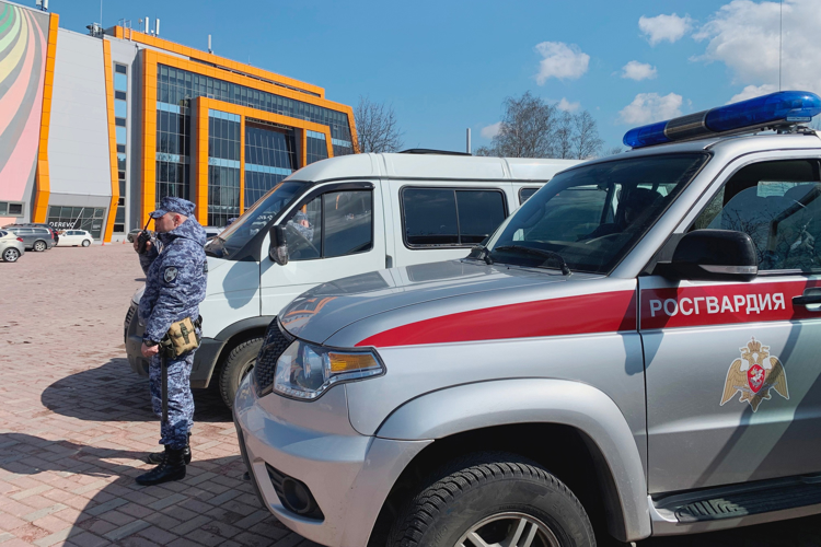 Сотрудники Росгвардии приняли участие в охране правопорядка на футбольном матче «Динамо - СПб» - «Звезда - СПб»