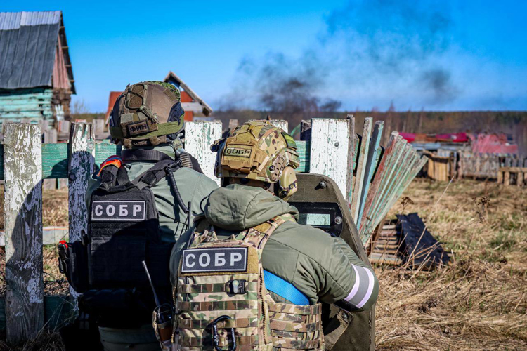 В Ленинградской области подразделения Росгвардии провели тактико-специальные учения по нейтрализации вооруженных преступников