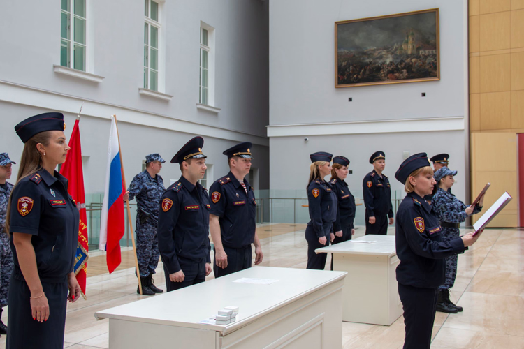 В Государственном Эрмитаже состоялась церемония принятия присяги сотрудниками вневедомственной охраны Росгвардии