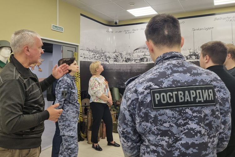 В Красносельском районе сотрудники Росгвардии приняли участие в мероприятии молодежного клуба «Непокоренный рубеж»