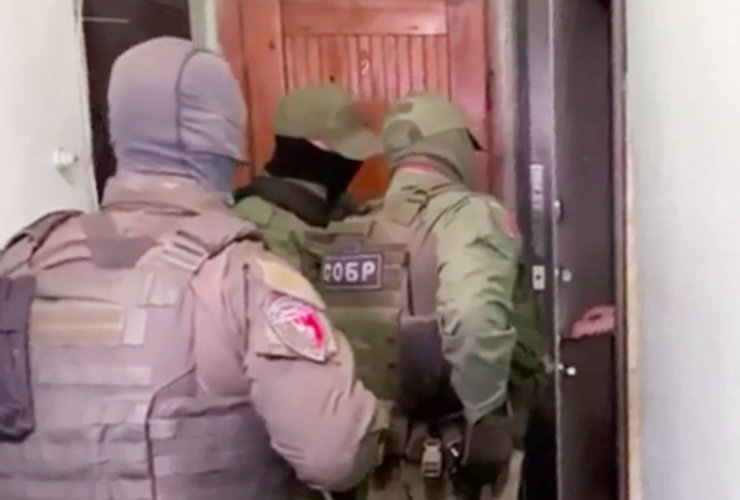 В Санкт-Петербурге при силовой поддержке СОБР Росгвардии ликвидирован масштабный канал незаконной миграции