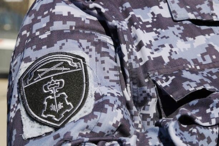 В Невском районе наряд Росгвардии задержал нетрезвую гражданку, нанесшую ножевое ранение своей знакомой