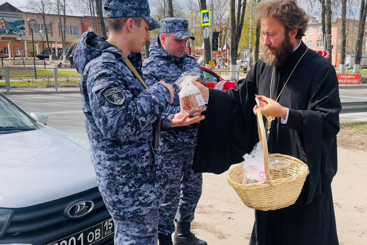 В Санкт-Петербурге и Ленобласти сотрудники Росгвардии обеспечили правопорядок во время пасхальных мероприятий