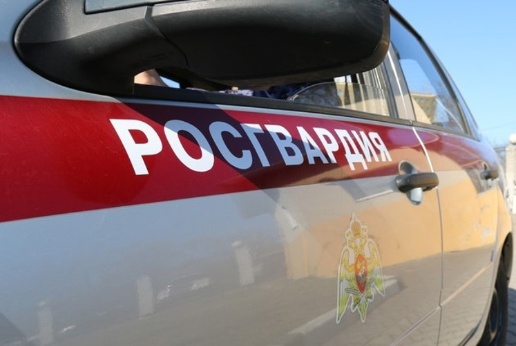 В Центральном районе сотрудники Росгвардии задержали рецидивиста, похитившего смартфон у работницы церкви