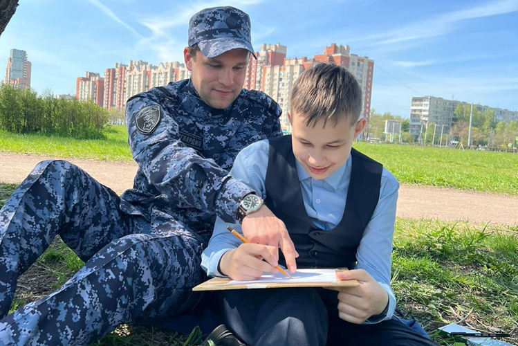 Во Фрунзенском районе сотрудники Росгвардии провели встречу со школьниками