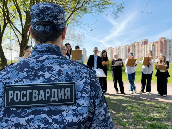 Во Фрунзенском районе сотрудники Росгвардии провели встречу со школьниками