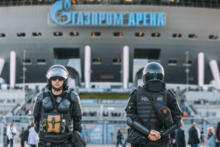 Сотрудники и военнослужащие Росгвардии обеспечили правопорядок во время футбольного матча «Зенит» - «ЦСКА»