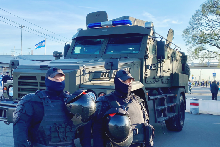 Сотрудники и военнослужащие Росгвардии обеспечили правопорядок во время футбольного матча «Зенит» - «ЦСКА»