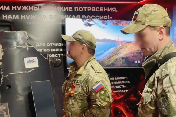 В Санкт-Петербурге сотрудники ГУ Росгвардии посетили передвижную выставку Министерства обороны России «Сила в правде»
