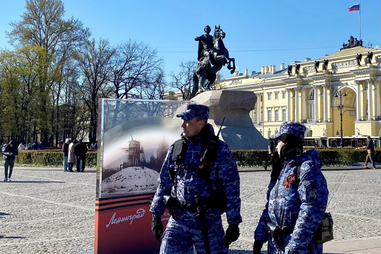 Сотрудники и военнослужащие Росгвардии обеспечили правопорядок на праздничных мероприятиях в День Победы