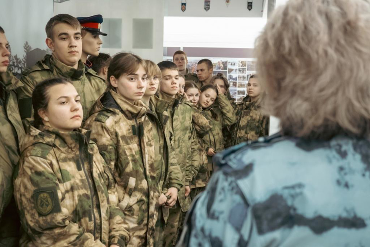 Базу расположения ОМОН «Бастион» Росгвардии посетили учащиеся кадетского класса школы №145