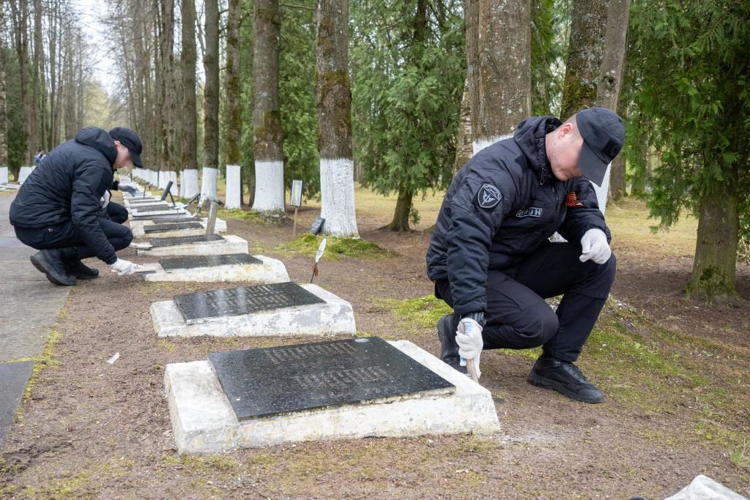 Сотрудники ОМОН «Бастион» Росгвардии почтили память героев Великой Отечественной войны