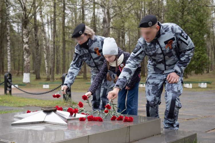 Сотрудники ОМОН «Бастион» Росгвардии почтили память героев Великой Отечественной войны
