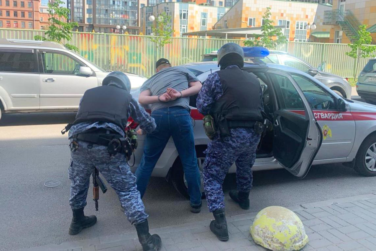 В Санкт-Петербурге и Ленинградской области сотрудники Росгвардии приняли участие в учениях на территориях школ