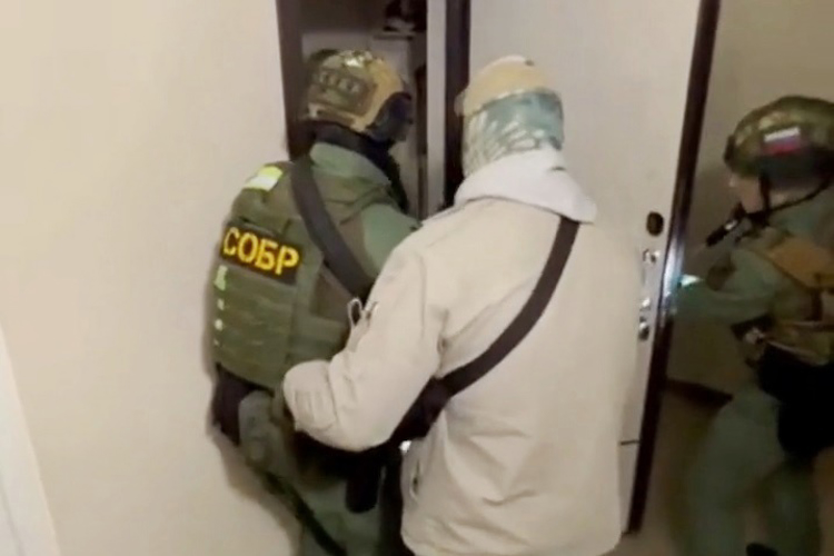 В Мурино при силовой поддержке СОБР Росгвардии пресечена деятельность преступной группы наркосбытчиков