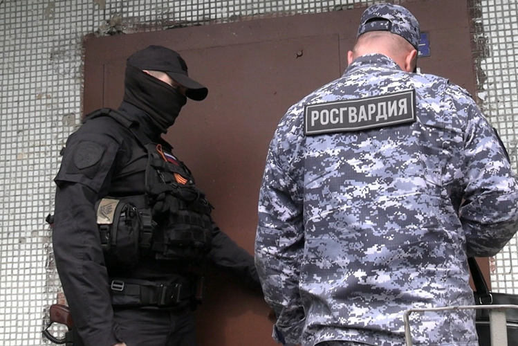 В Санкт-Петербурге и Ленобласти сотрудники Росгвардии проводят профилактические рейды по контролю за оборотом гражданского оружия