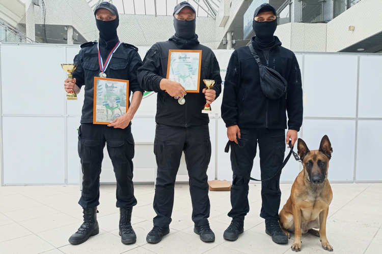 В Санкт-Петербурге сотрудники и военнослужащие Росгвардии заняли призовые места в соревнованиях специалистов-кинологов