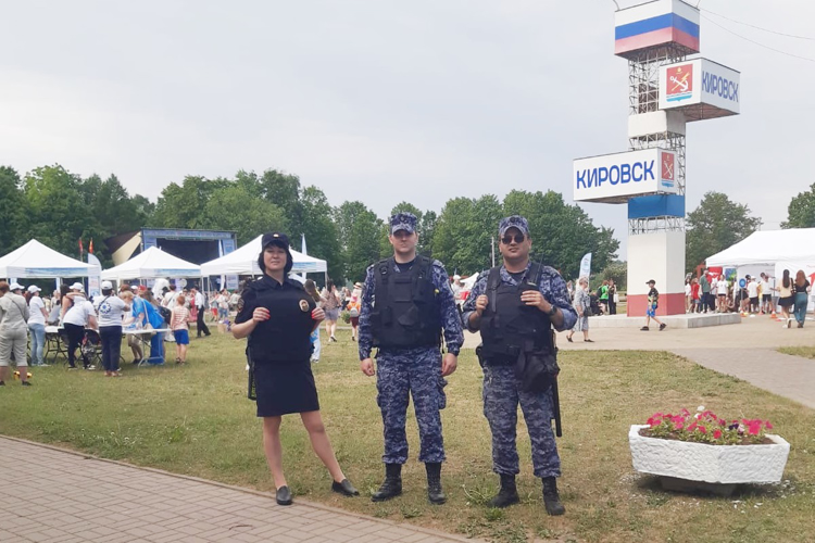 В Ленобласти сотрудники Росгвардии приняли участие в охране общественного порядка на фестивале «День детства»