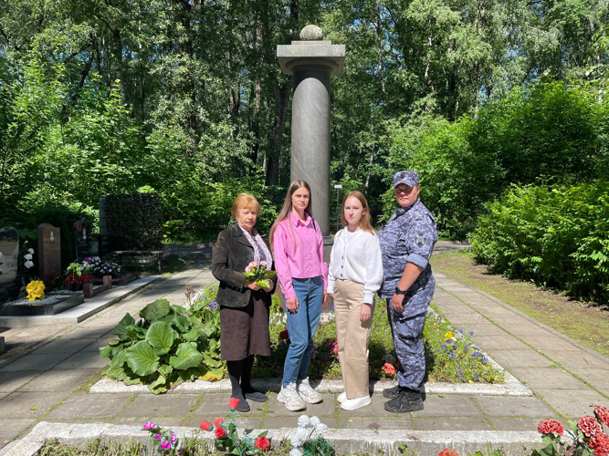 В Санкт-Петербурге сотрудники Росгвардии почтили память погибших в годы Великой Отечественной войны