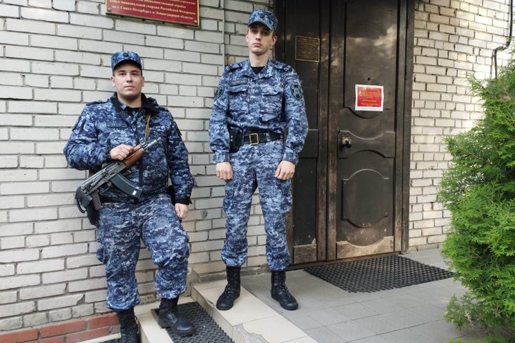В Курортном районе сотрудники Росгвардии в течение 10 минут разыскали подростка, ушедшего ночью из дома