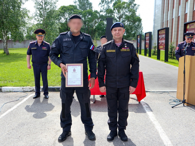 Командующий Северо-Западным округом Росгвардии вручил грамоты сотрудникам и военнослужащим ведомства за обеспечение безопасности XXVII ПМЭФ