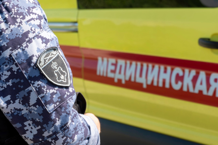 В Центральном районе наряд Росгвардии задержал нетрезвого гражданина, повредившего автомобиль скорой помощи