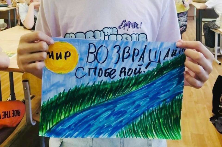 В Зеленогорске сотрудники Росгвардии провели встречу с воспитанниками детского летнего лагеря