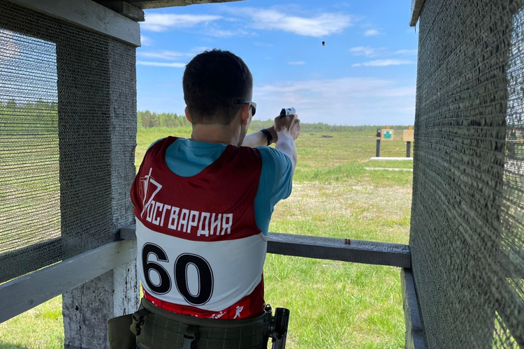 Сотрудники вневедомственной охраны Санкт-Петербурга и Ленинградской области приняли участие в чемпионате по служебному биатлону