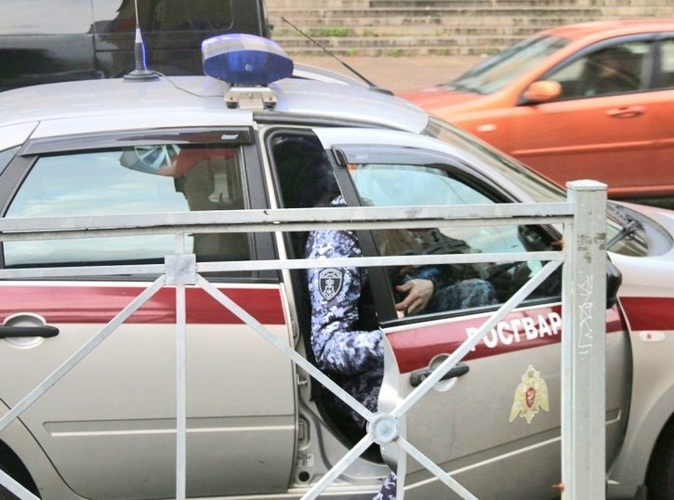 В Приморском районе наряд Росгвардии задержал правонарушителя, напавшего в поликлинике на врача-травматолога