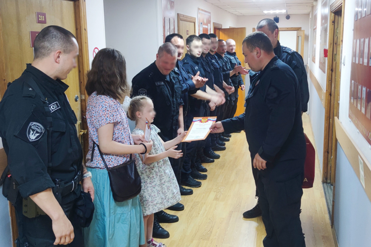 В транспортном ОМОН "Балтика" Росгвардии поблагодарили юных участников конкурса патриотической песни