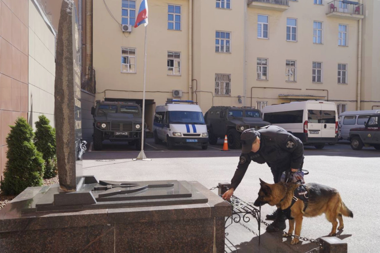 Воспитанники подростково-молодежного клуба Красносельского района посетили ОМОН "Бастион" Росгвардии
