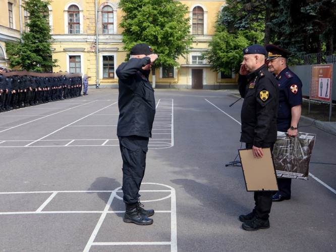 Командующий Северо-Западным округом Росгвардии вручил грамоты сотрудникам и военнослужащим ведомства за обеспечение безопасности XXVII ПМЭФ