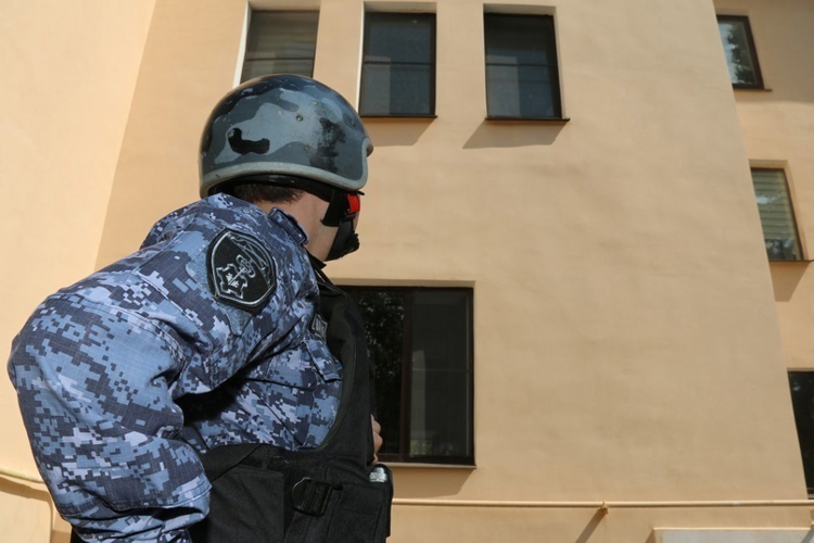 В Кировском районе наряд Росгвардии задержал двух граждан, избивших мужчину