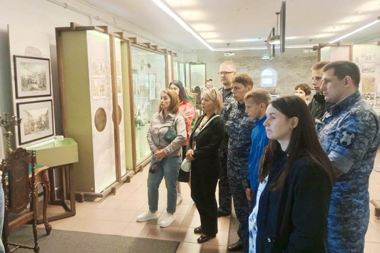 В Приозерске сотрудники Росгвардии провели мероприятия, посвященные Дню России