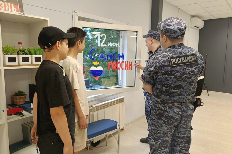 В Ленобласти сотрудники Росгвардии приняли участие в мероприятиях, приуроченных ко Дню России
