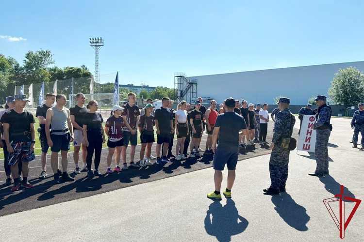 В Санкт-Петербурге сотрудники вневедомственной охраны приняли участие в чемпионате по легкоатлетическому кроссу и служебному двоеборью
