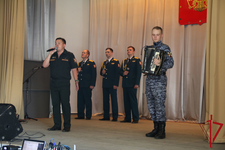 В Санкт-Петербурге сотрудники и военнослужащие Росгвардии присоединились к патриотической акции «Мы вместе»