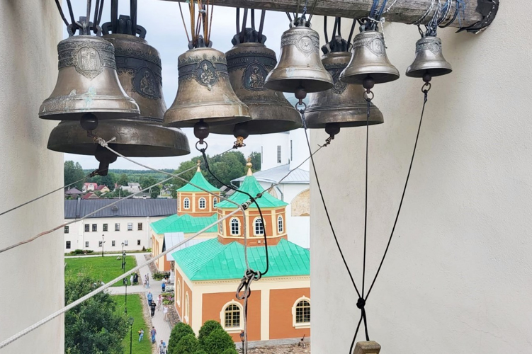 В Санкт-Петербурге и Ленобласти сотрудники Росгвардии приняли участие в праздничных молебнах, посвященных Дню крещения Руси и Дню ВМФ