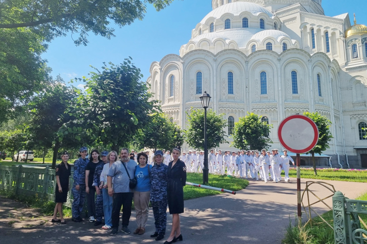 В Санкт-Петербурге и Ленобласти сотрудники Росгвардии приняли участие в праздничных молебнах, посвященных Дню крещения Руси и Дню ВМФ
