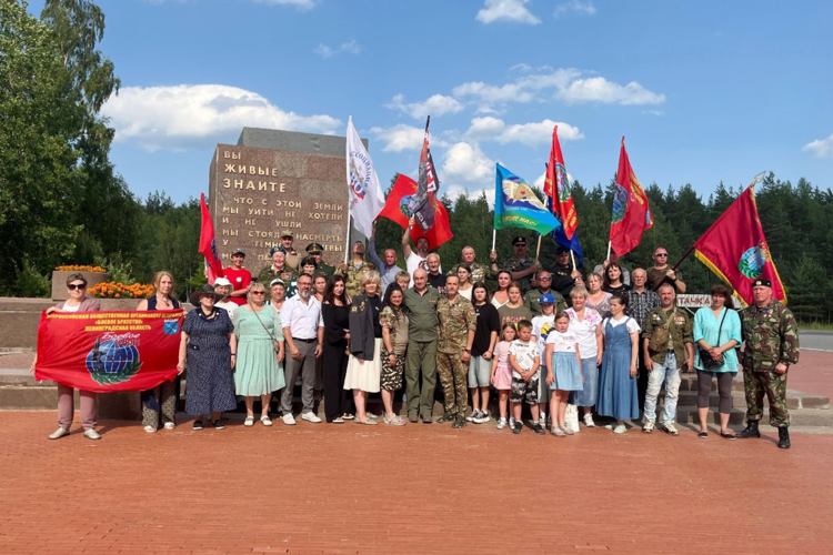 Ветераны транспортного ОМОН "Балтика" Росгвардии приняли участие в автомотопробеге по Ленинградской области