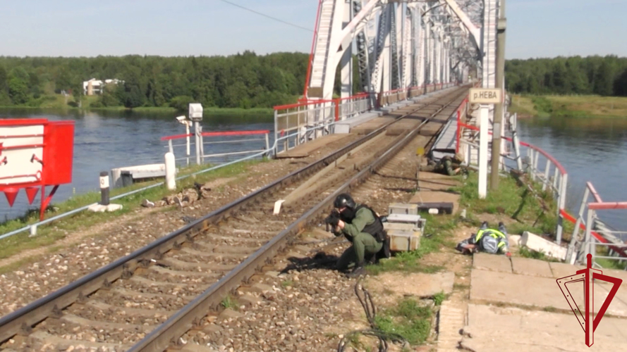 В Ленобласти сотрудники транспортного ОМОН «Балтика» Росгвардии приняли участие в учениях РЖД