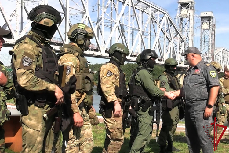 В Ленобласти сотрудники транспортного ОМОН «Балтика» Росгвардии приняли участие в учениях РЖД