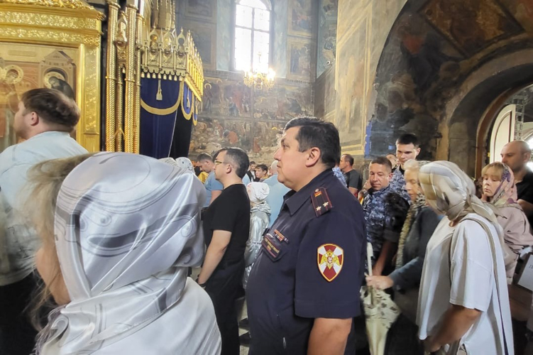 В Санкт-Петербурге и Ленобласти сотрудники Росгвардии приняли участие в праздничных молебнах, посвященных Дню крещения Руси и Дню ВМФ