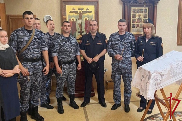 В Киришах сотрудники Росгвардии почтили память Крестителя Руси - Святого равноапостольного князя Владимира