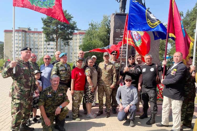 Ветераны транспортного ОМОН "Балтика" Росгвардии приняли участие в автомотопробеге по Ленинградской области