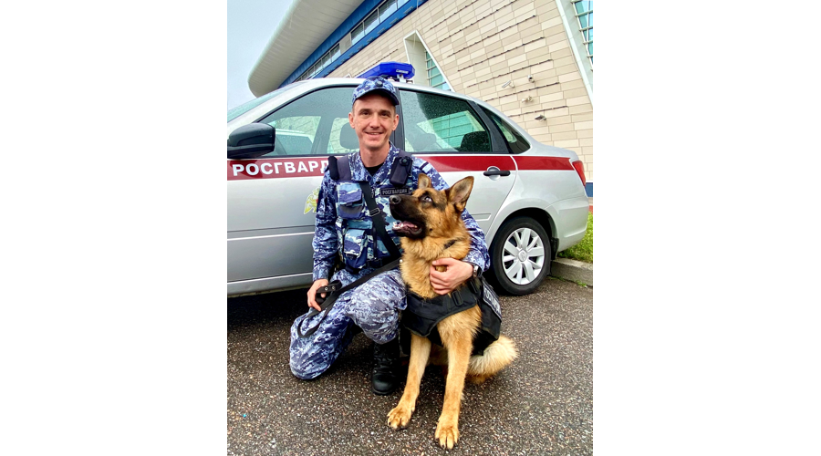 Сотрудники и военнослужащие Росгвардии обеспечили правопорядок во время футбольного матча "Зенит" - "Црвена Звезда"